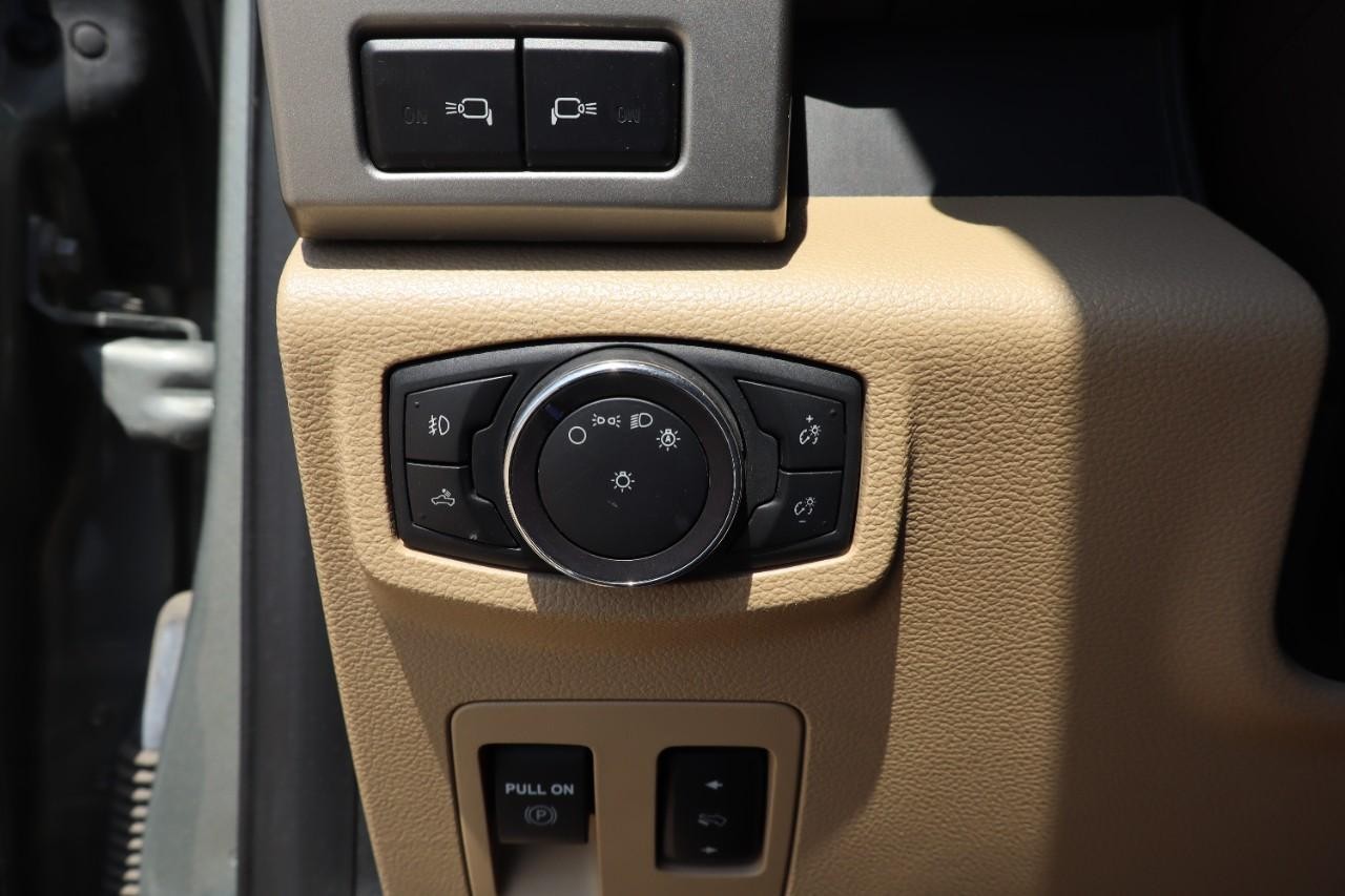 Ford F-150 Vehicle Full-screen Gallery Image 18
