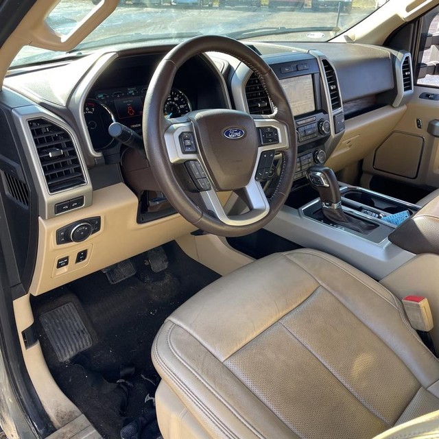 Ford F-150 Vehicle Full-screen Gallery Image 11