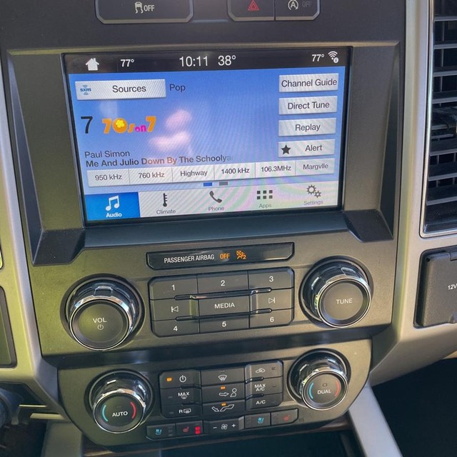 Ford F-150 Vehicle Full-screen Gallery Image 12