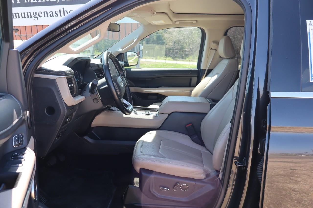 Ford Expedition Vehicle Full-screen Gallery Image 9