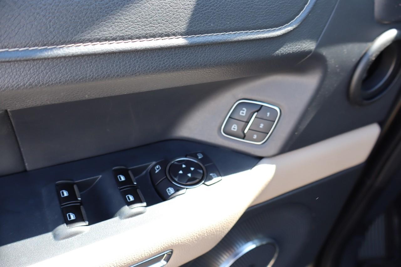 Ford Expedition Vehicle Full-screen Gallery Image 10