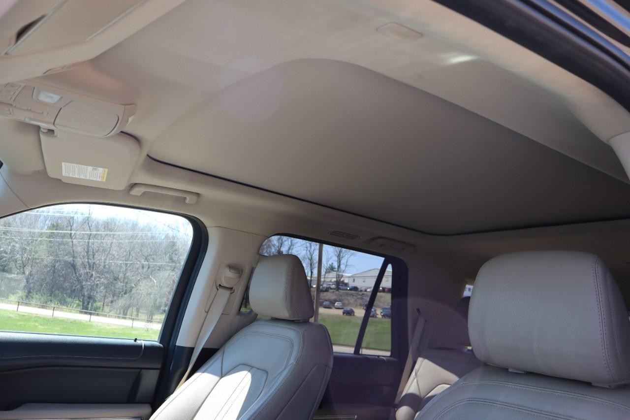 Ford Expedition Vehicle Full-screen Gallery Image 17