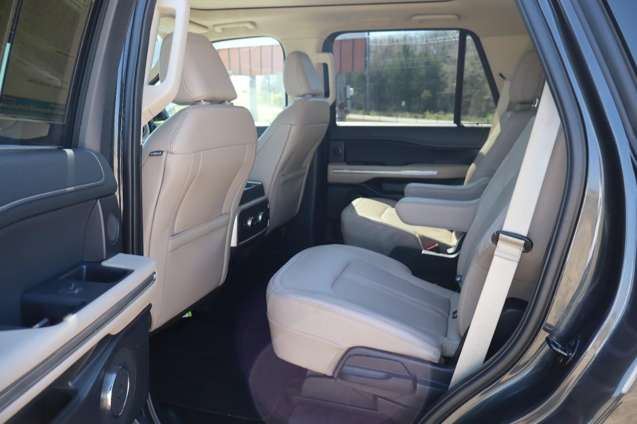 Ford Expedition Vehicle Full-screen Gallery Image 18