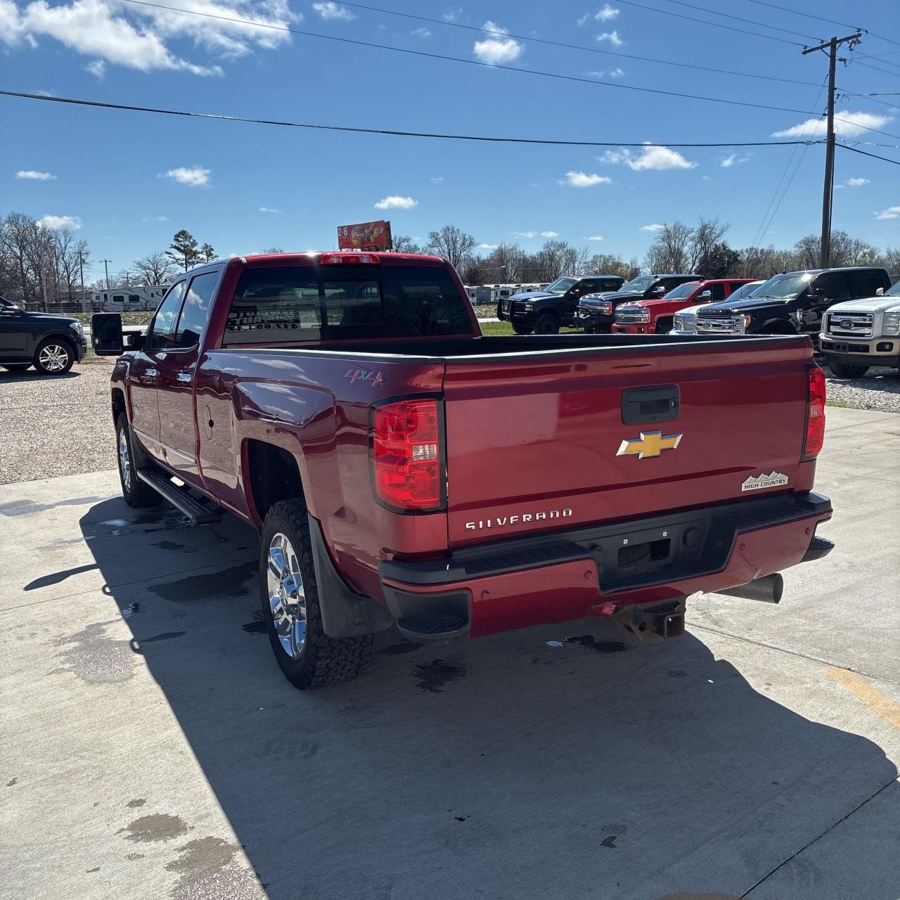Chevrolet Silverado 2500HD Vehicle Full-screen Gallery Image 2