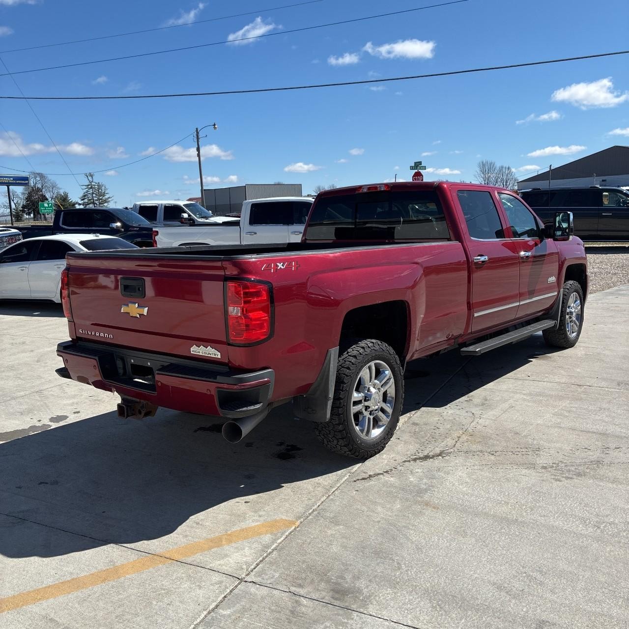 Chevrolet Silverado 2500HD Vehicle Full-screen Gallery Image 4