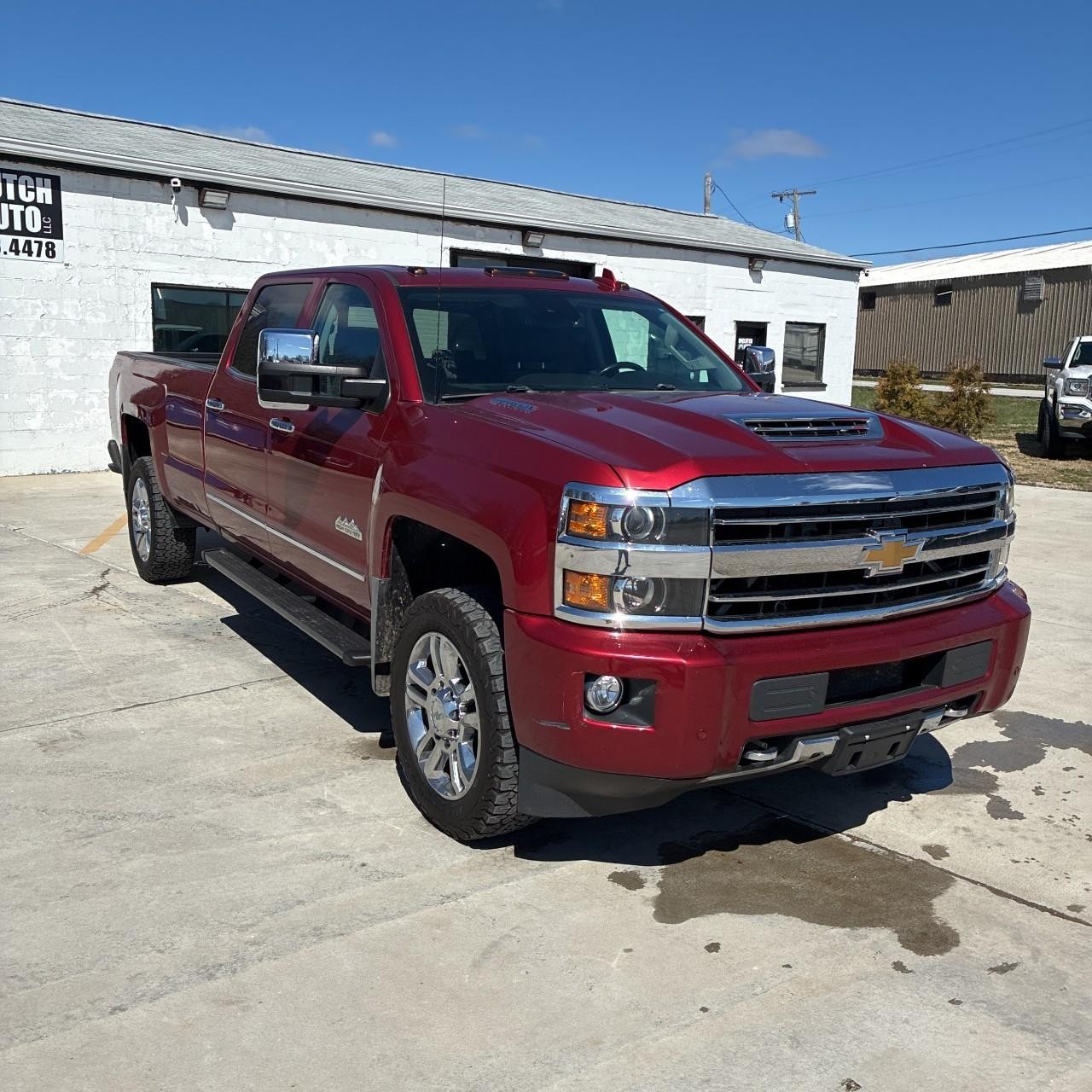 Chevrolet Silverado 2500HD Vehicle Full-screen Gallery Image 6