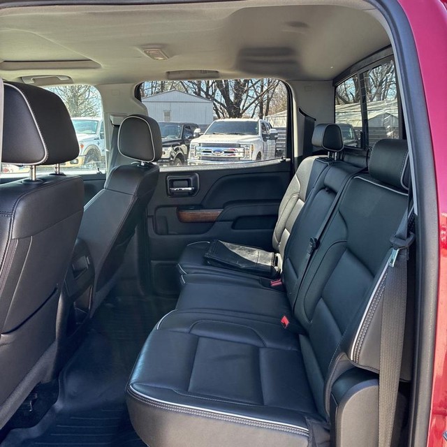 Chevrolet Silverado 2500HD Vehicle Full-screen Gallery Image 10