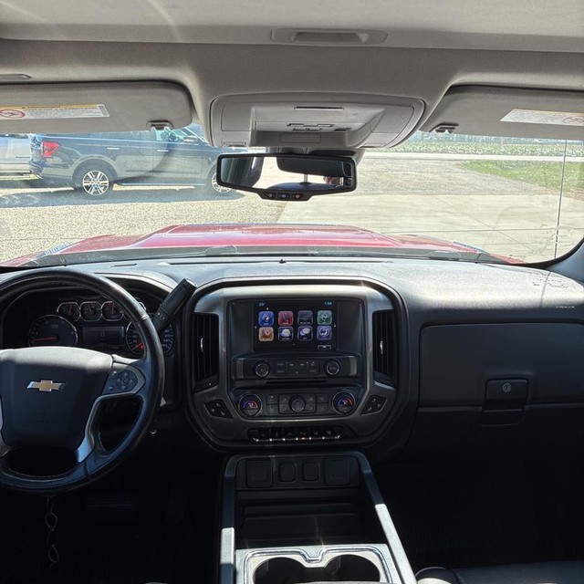 Chevrolet Silverado 2500HD Vehicle Full-screen Gallery Image 12