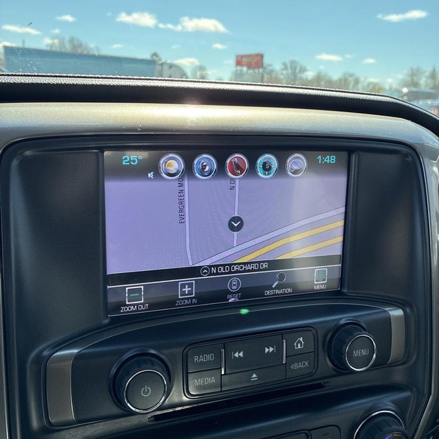 Chevrolet Silverado 2500HD Vehicle Full-screen Gallery Image 14