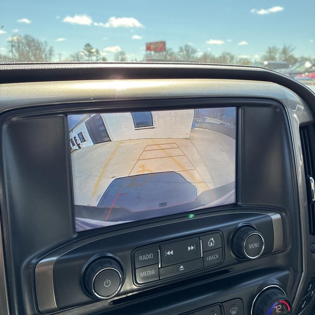 Chevrolet Silverado 2500HD Vehicle Full-screen Gallery Image 15