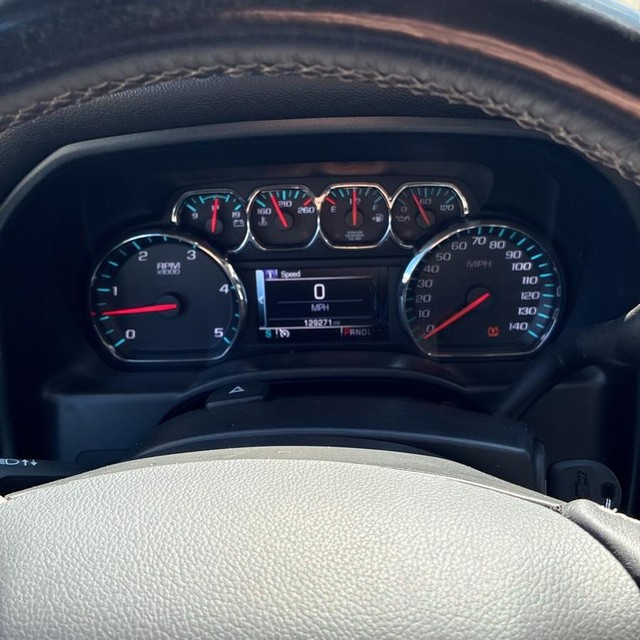 Chevrolet Silverado 2500HD Vehicle Full-screen Gallery Image 16