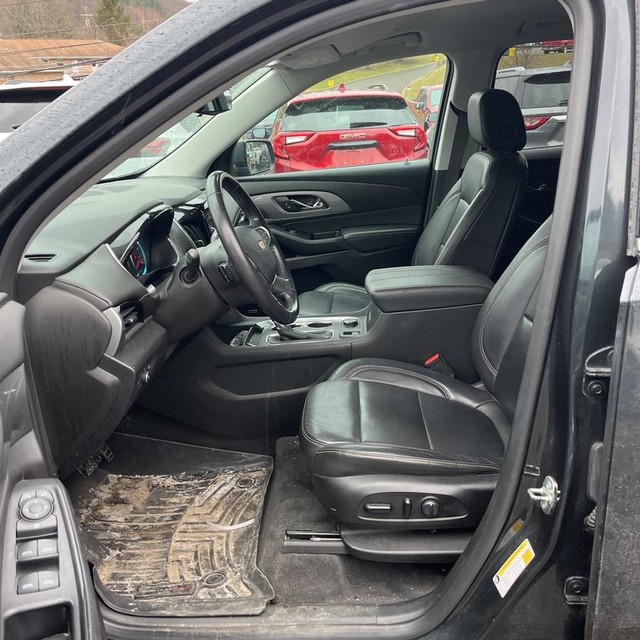 Chevrolet Traverse Vehicle Full-screen Gallery Image 10