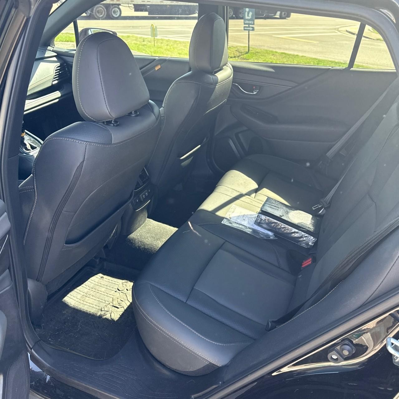 Subaru Outback Vehicle Full-screen Gallery Image 13