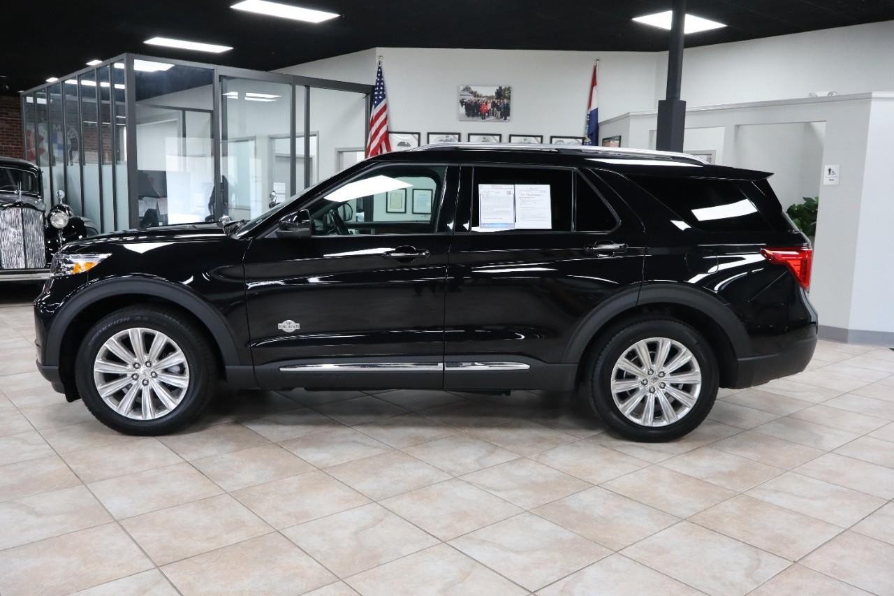 Ford Explorer Vehicle Full-screen Gallery Image 2