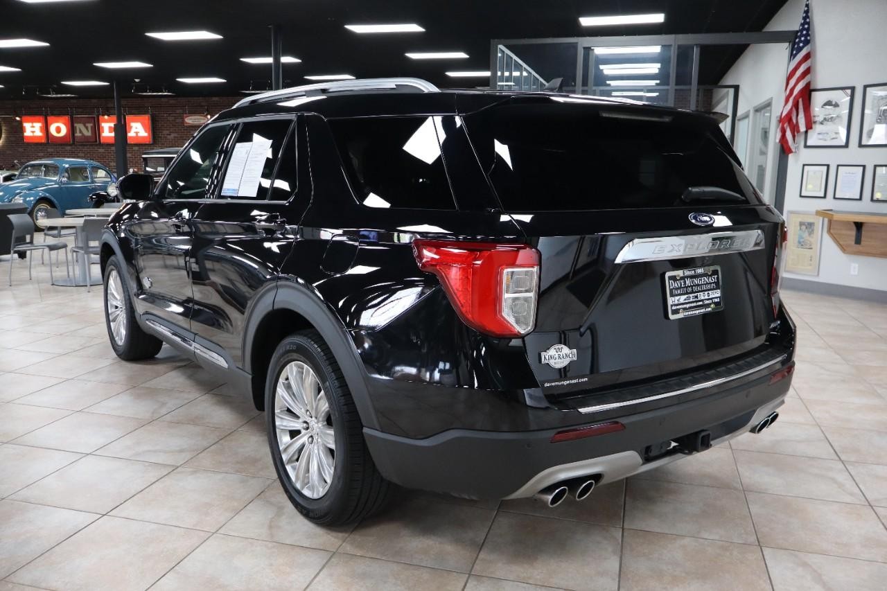 Ford Explorer Vehicle Full-screen Gallery Image 3