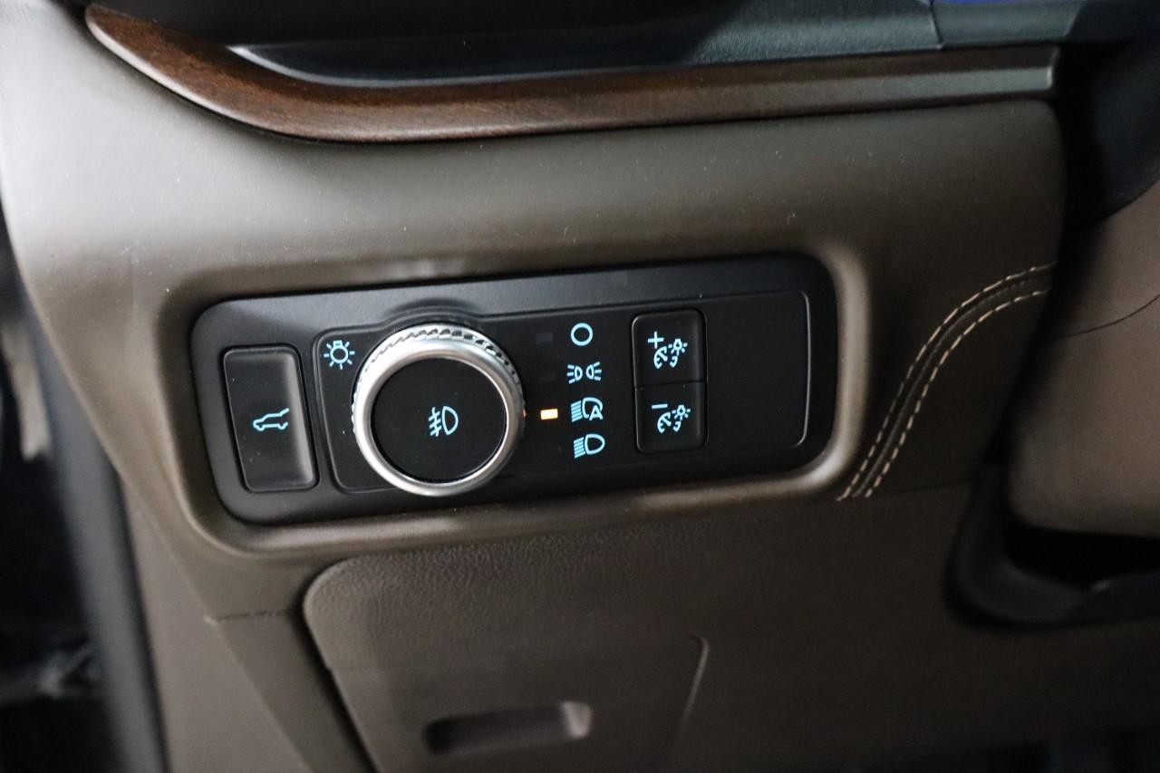 Ford Explorer Vehicle Full-screen Gallery Image 13