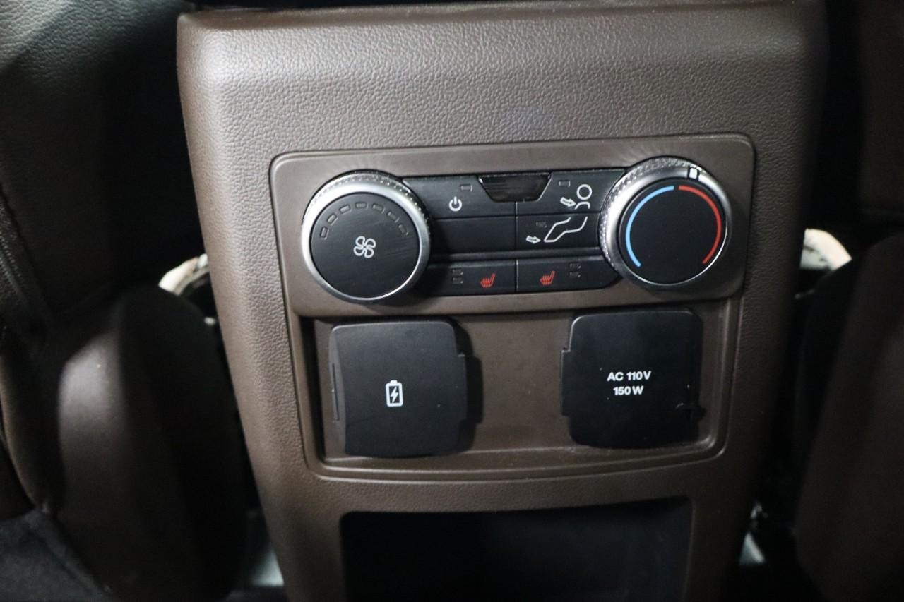 Ford Explorer Vehicle Full-screen Gallery Image 22