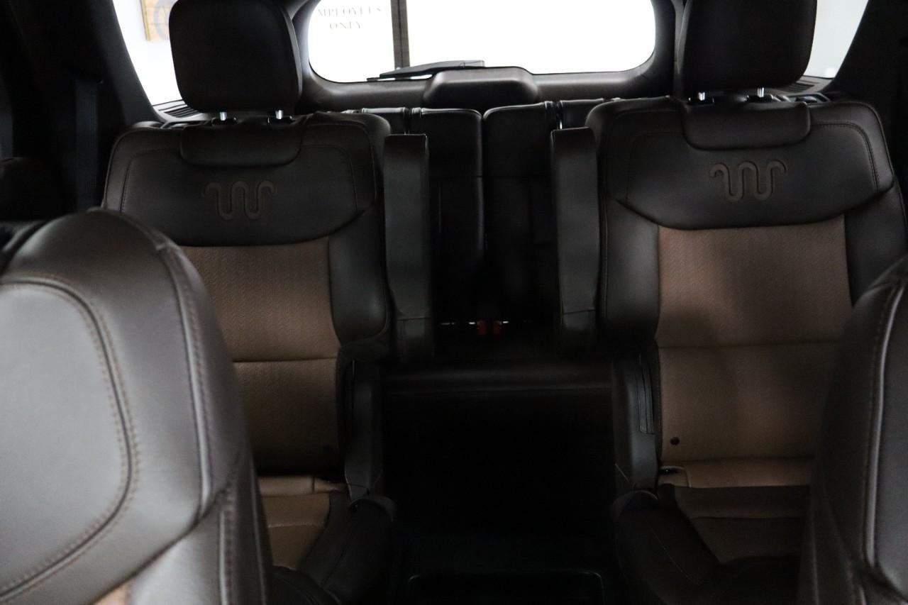 Ford Explorer Vehicle Full-screen Gallery Image 23