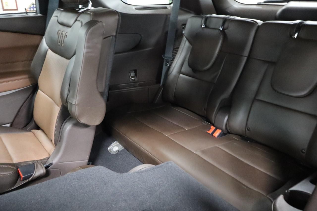 Ford Explorer Vehicle Full-screen Gallery Image 24