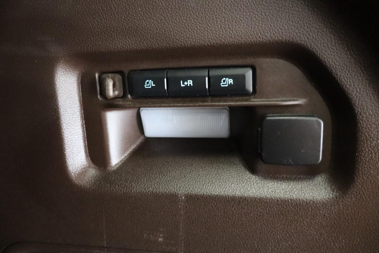 Ford Explorer Vehicle Full-screen Gallery Image 27