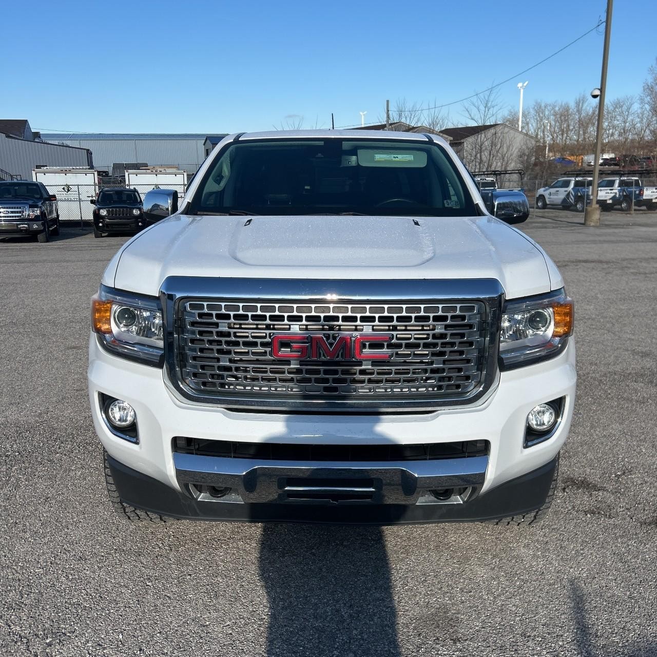 GMC Canyon Vehicle Full-screen Gallery Image 8