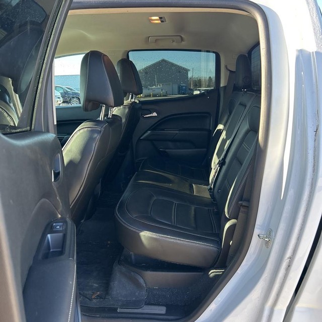 GMC Canyon Vehicle Full-screen Gallery Image 12