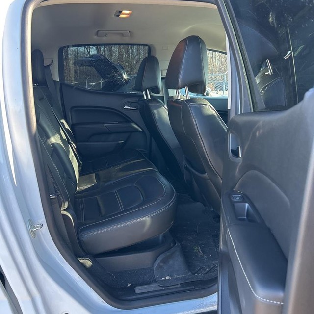 GMC Canyon Vehicle Full-screen Gallery Image 13