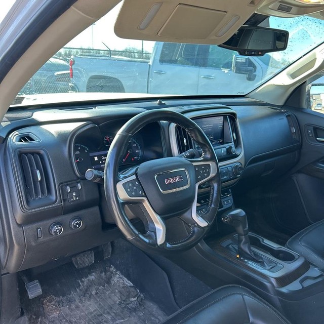 GMC Canyon Vehicle Full-screen Gallery Image 14