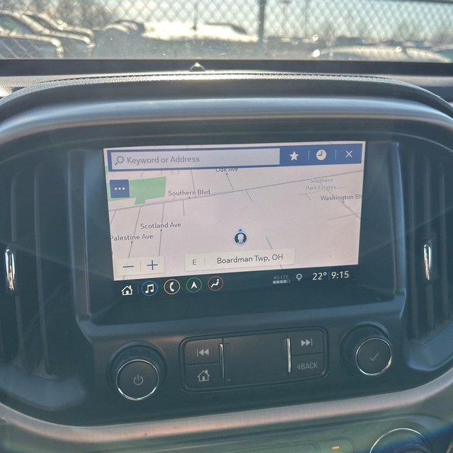 GMC Canyon Vehicle Full-screen Gallery Image 16