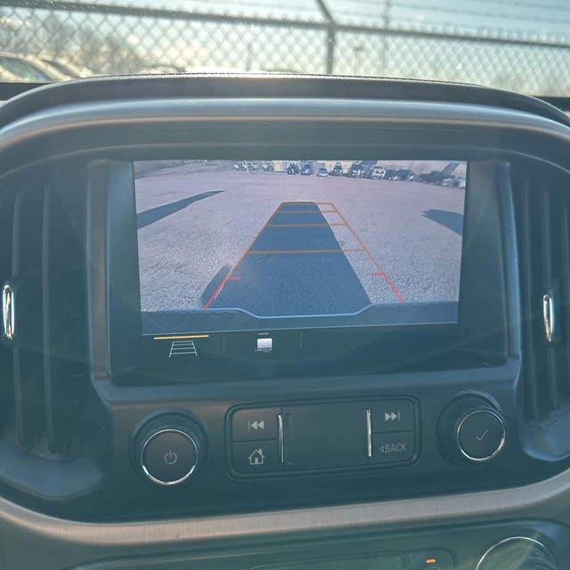 GMC Canyon Vehicle Full-screen Gallery Image 17