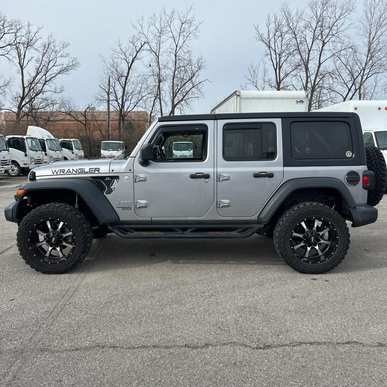 Jeep Wrangler Unlimited Vehicle Full-screen Gallery Image 2