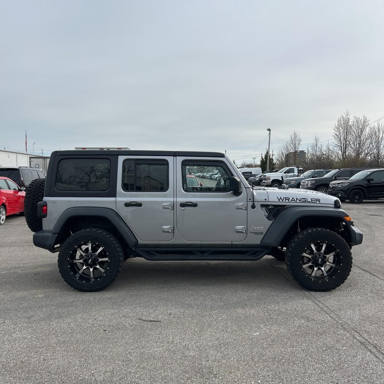 Jeep Wrangler Unlimited Vehicle Full-screen Gallery Image 6