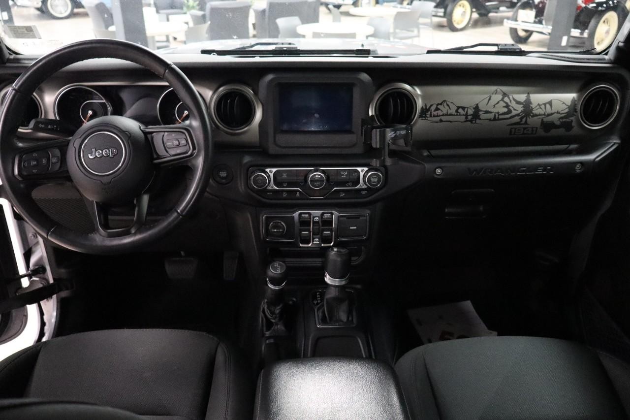 Jeep Wrangler Unlimited Vehicle Full-screen Gallery Image 12