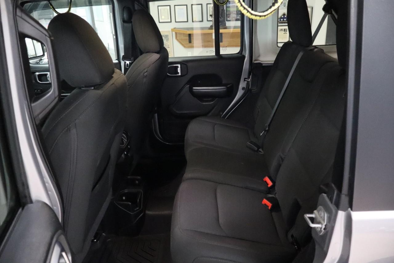 Jeep Wrangler Unlimited Vehicle Full-screen Gallery Image 17