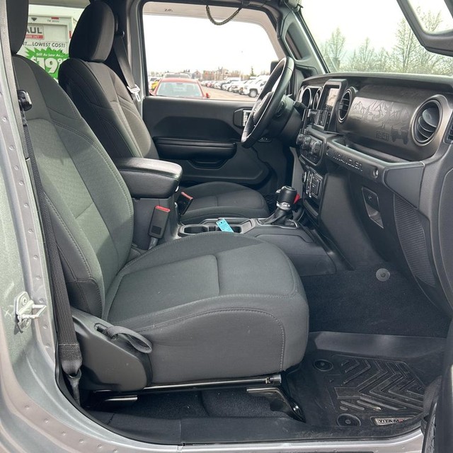 Jeep Wrangler Unlimited Vehicle Full-screen Gallery Image 11