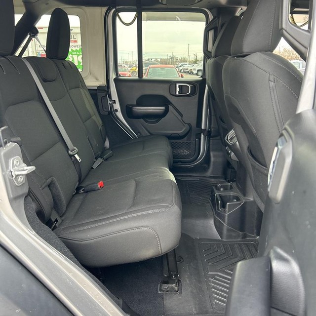 Jeep Wrangler Unlimited Vehicle Full-screen Gallery Image 13