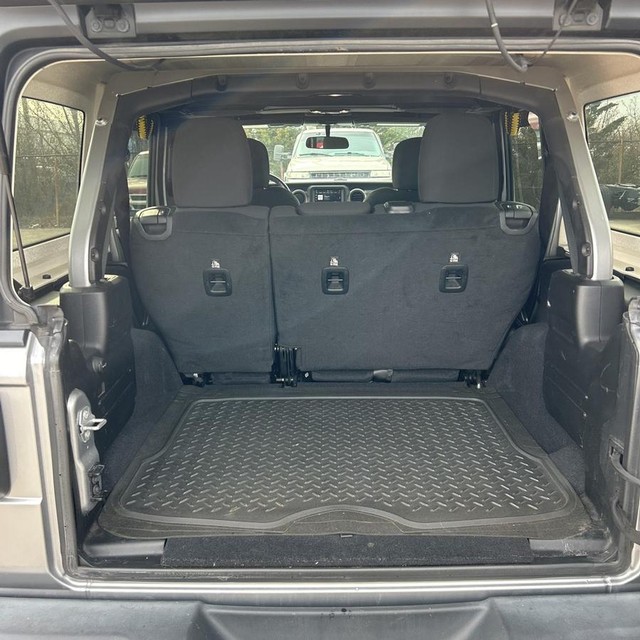 Jeep Wrangler Unlimited Vehicle Full-screen Gallery Image 19