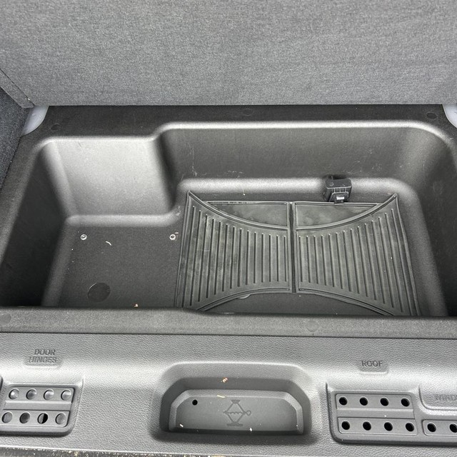 Jeep Wrangler Unlimited Vehicle Full-screen Gallery Image 20