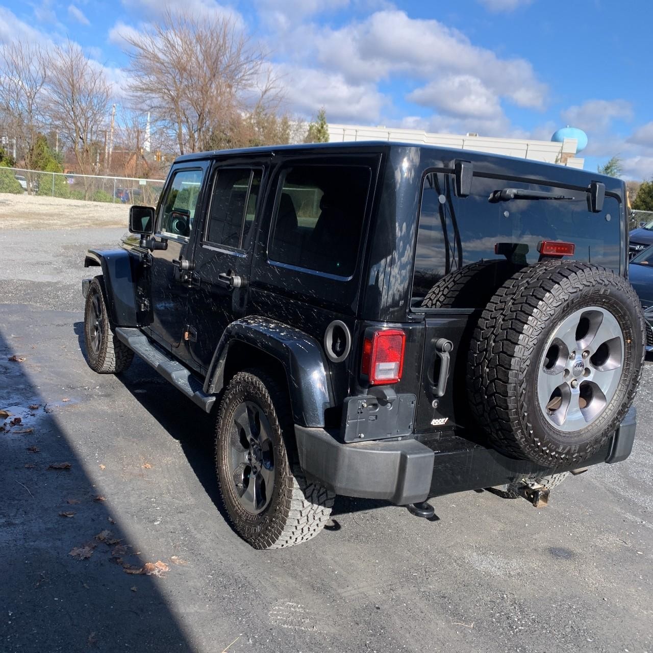 Jeep Wrangler Unlimited Vehicle Full-screen Gallery Image 3