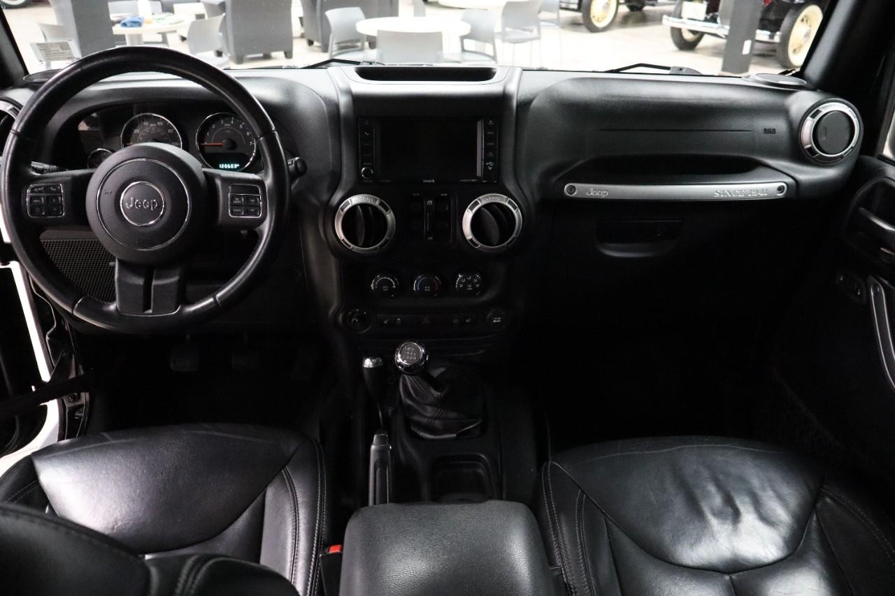 Jeep Wrangler Unlimited Vehicle Full-screen Gallery Image 12