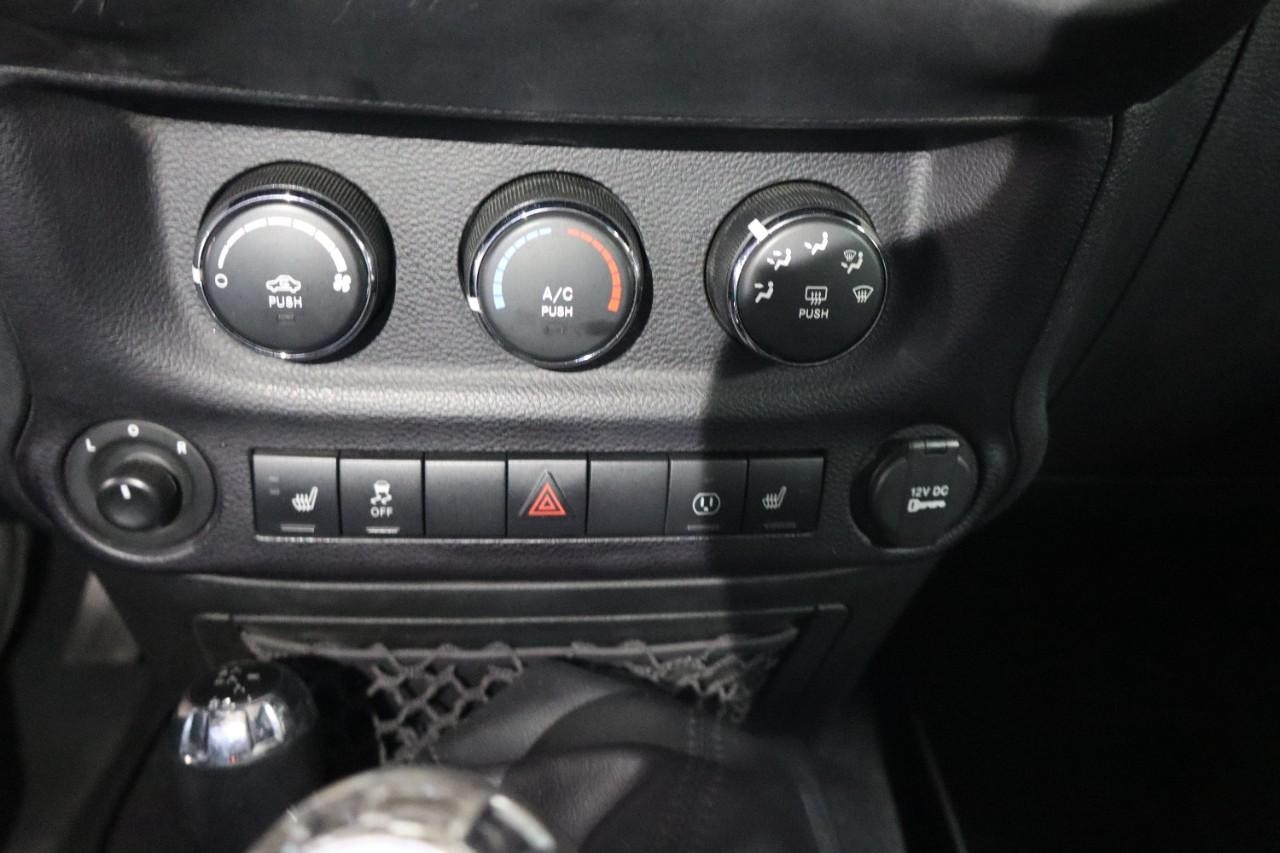 Jeep Wrangler Unlimited Vehicle Full-screen Gallery Image 15