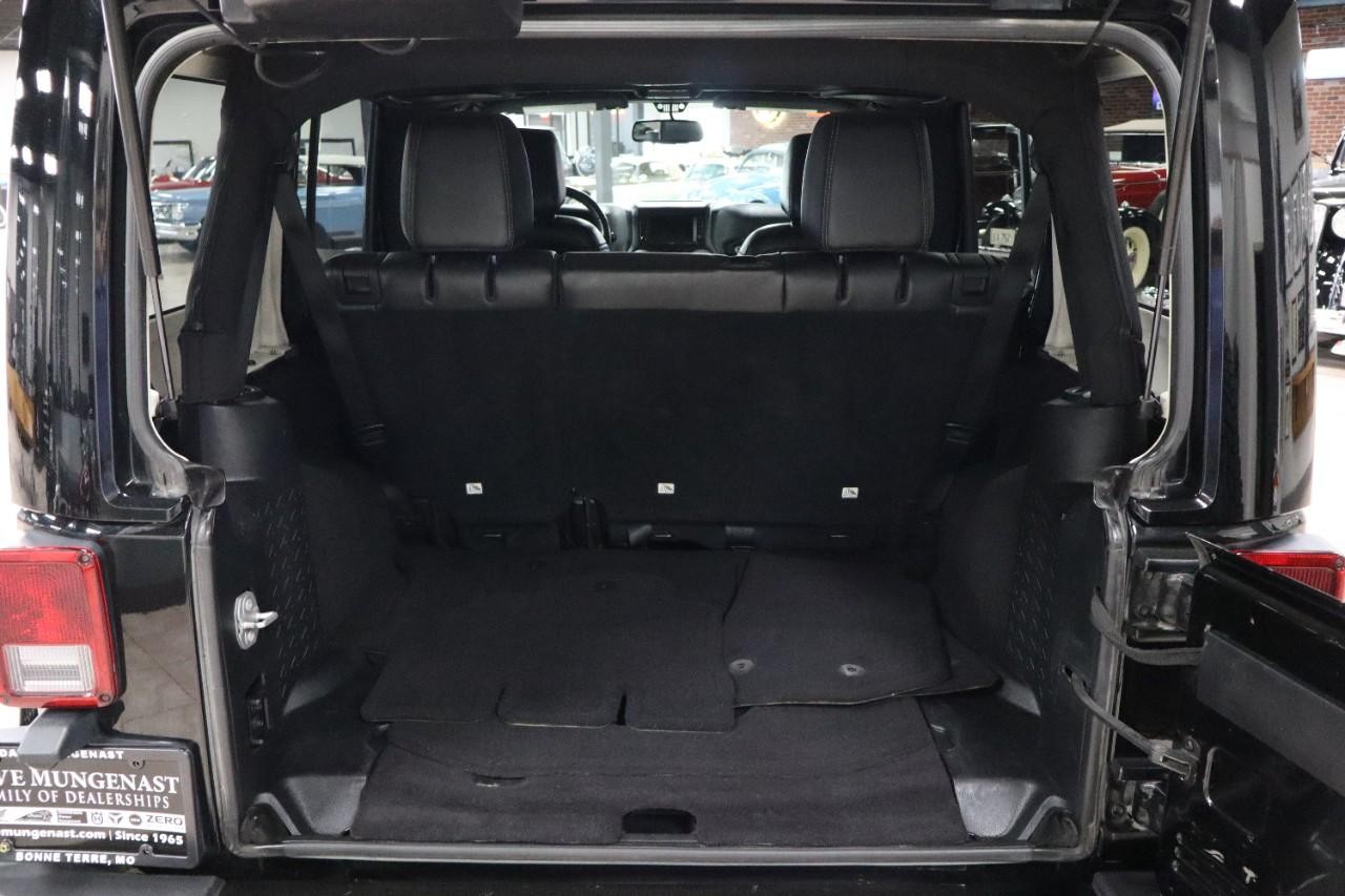 Jeep Wrangler Unlimited Vehicle Full-screen Gallery Image 20