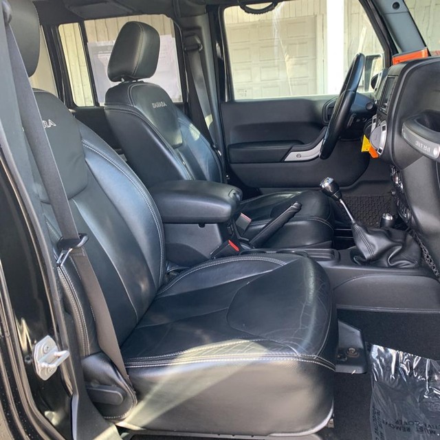 Jeep Wrangler Unlimited Vehicle Full-screen Gallery Image 11