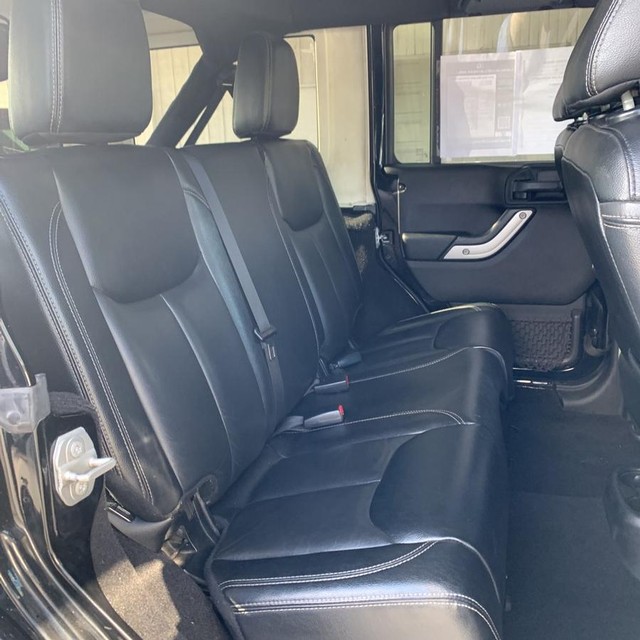 Jeep Wrangler Unlimited Vehicle Full-screen Gallery Image 13