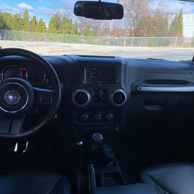 Jeep Wrangler Unlimited Vehicle Full-screen Gallery Image 14