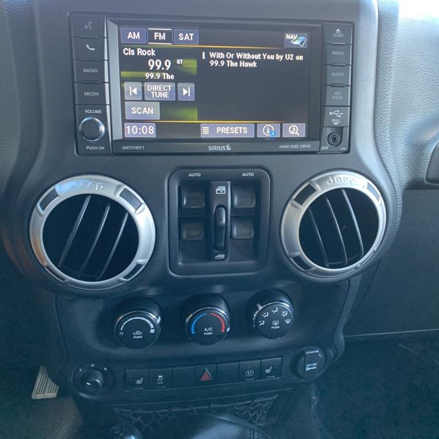 Jeep Wrangler Unlimited Vehicle Full-screen Gallery Image 15