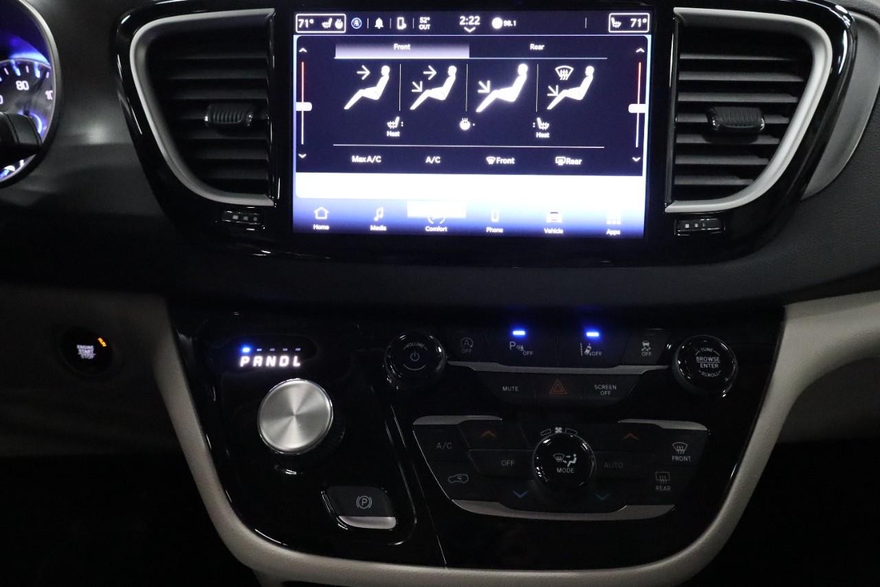 Chrysler Pacifica Vehicle Full-screen Gallery Image 20