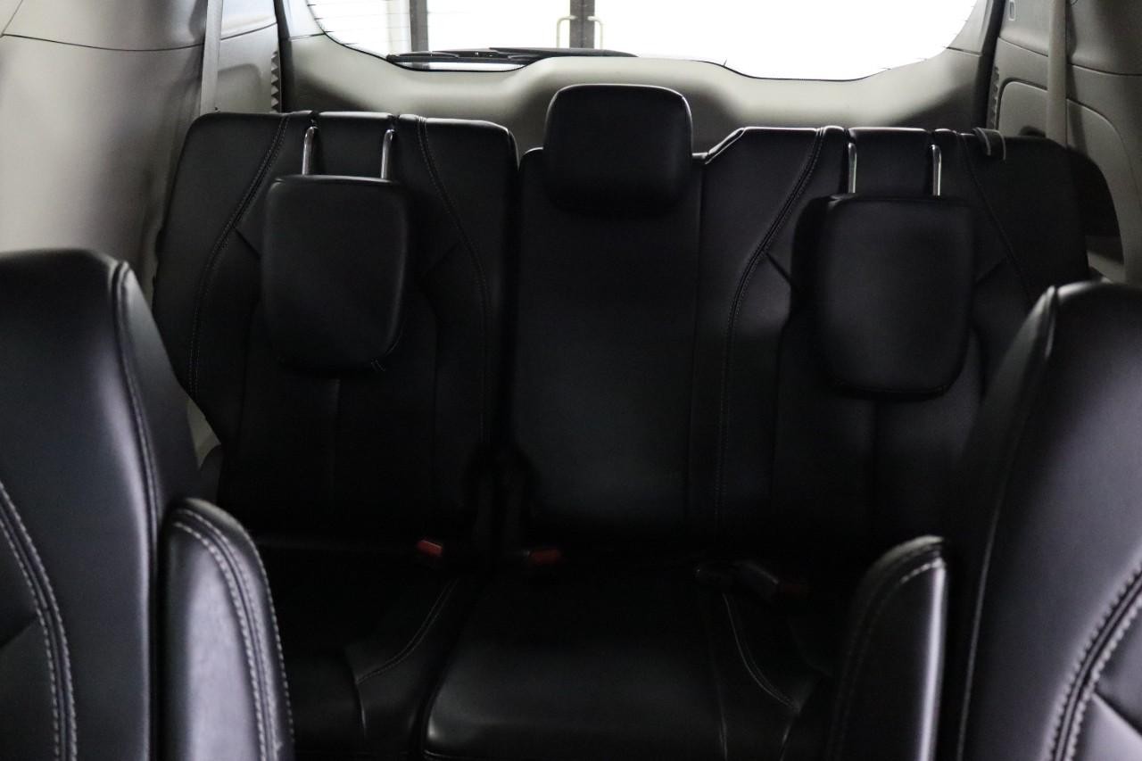 Chrysler Pacifica Vehicle Full-screen Gallery Image 21