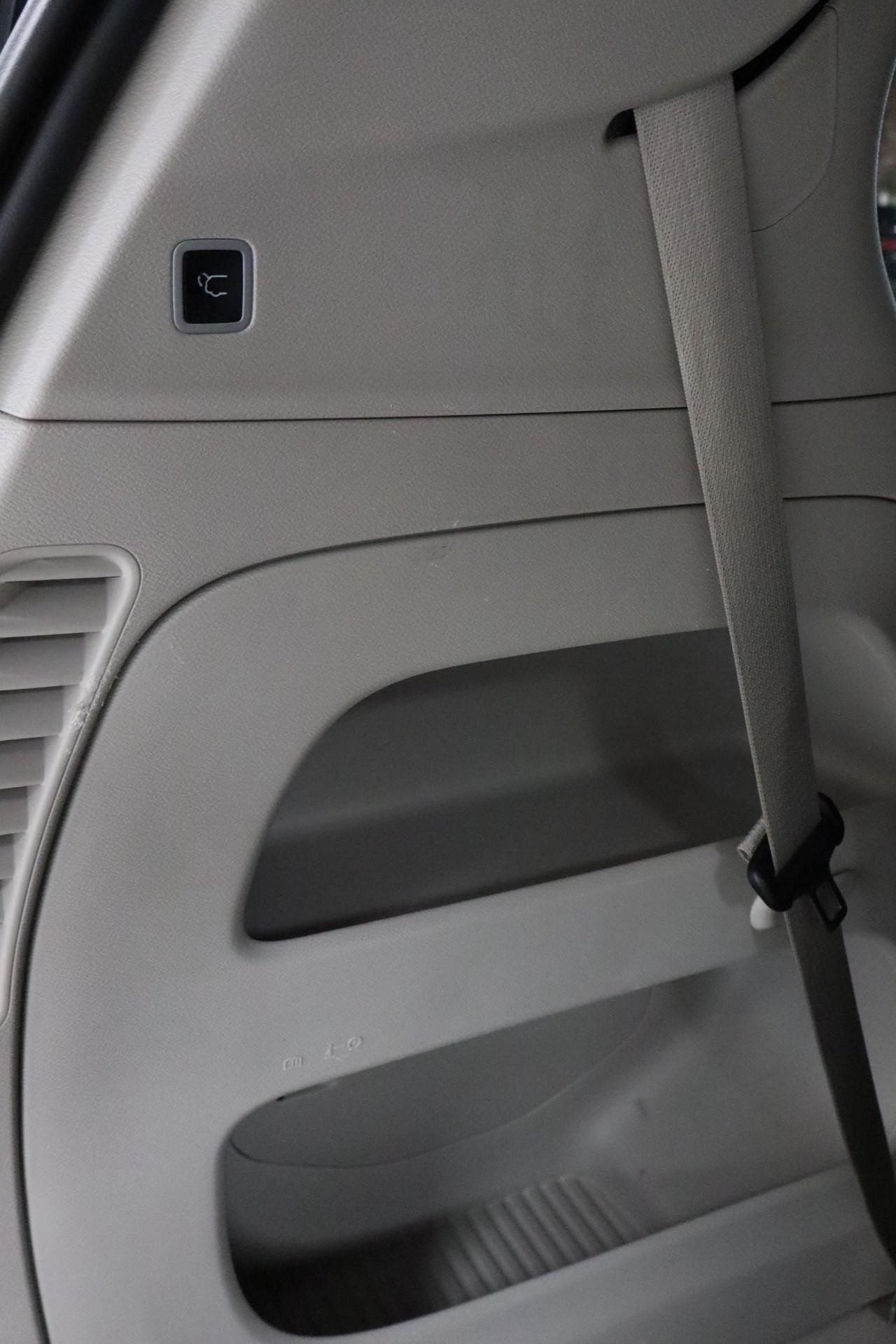 Chrysler Pacifica Vehicle Full-screen Gallery Image 24