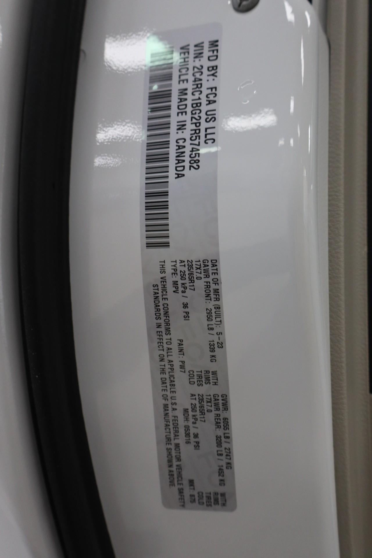 Chrysler Pacifica Vehicle Full-screen Gallery Image 29